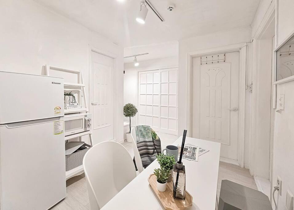 Apartment Hue *
